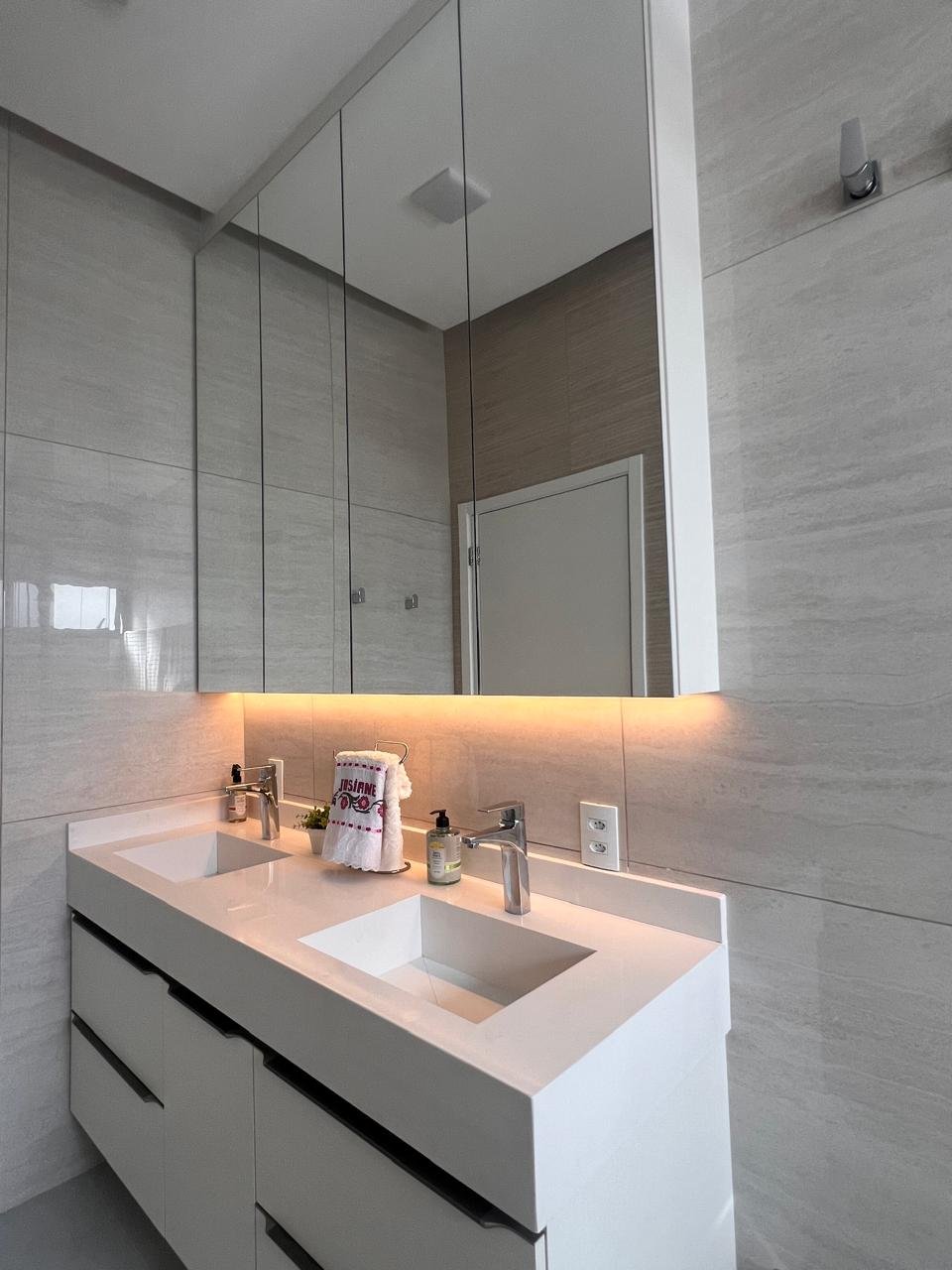 Gabinete de banheiro planejado