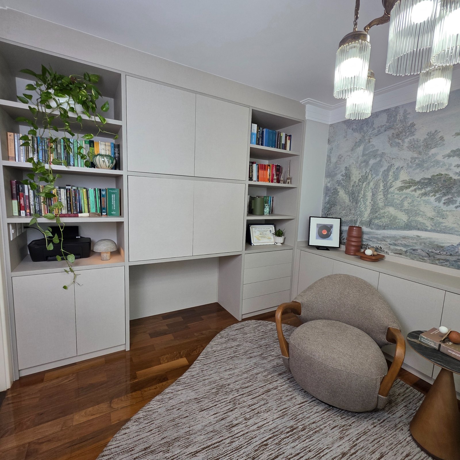 Estante planejada com home office